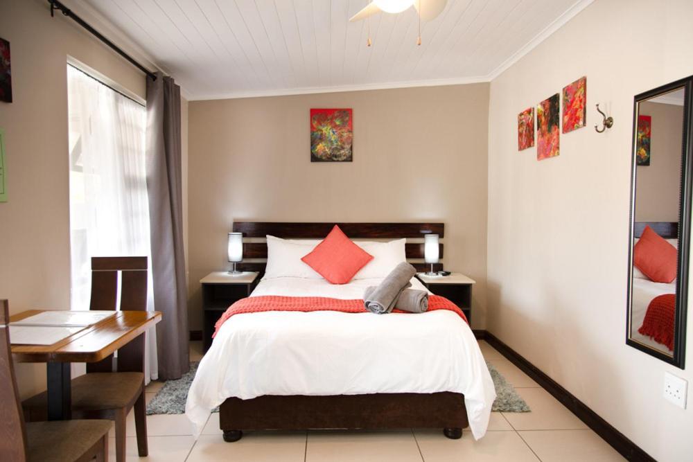 Nahoon Eco Lodge On Mackenzie อีสต์ลอนดอน ภายนอก รูปภาพ